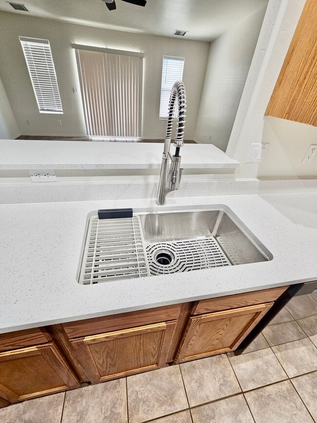 Building Photo - Excellent remodeled 2 bed 2 bath home in P...