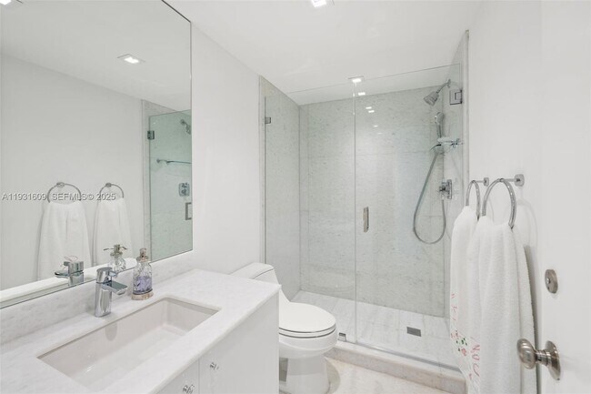 Building Photo - 1643 Brickell Ave