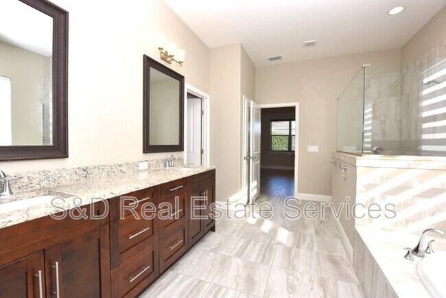 Building Photo - 6986 Highlands Creek Ave