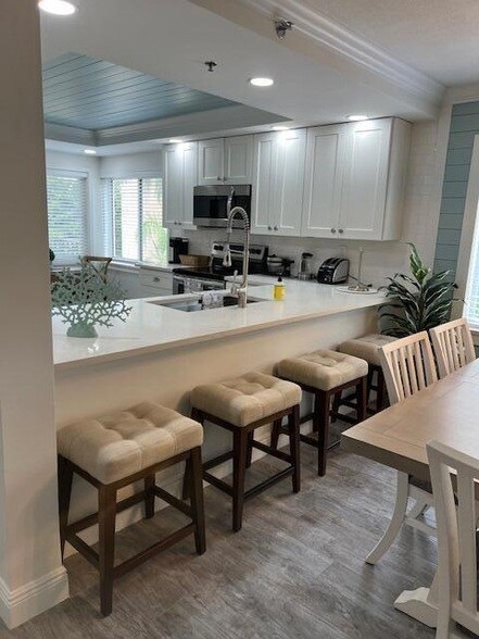 Building Photo - 275 Palm Ave