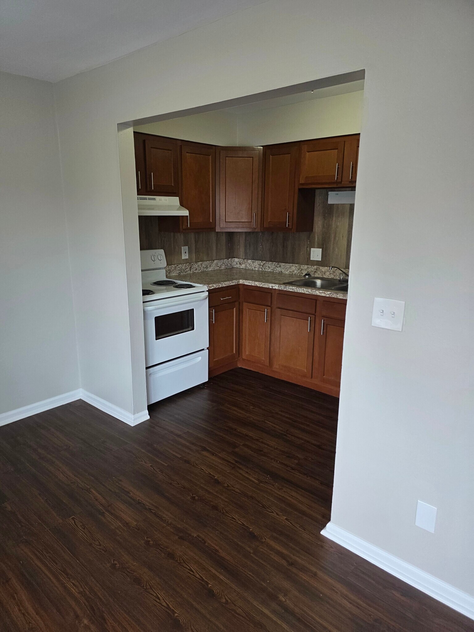 Building Photo - 487 Catalina Dr