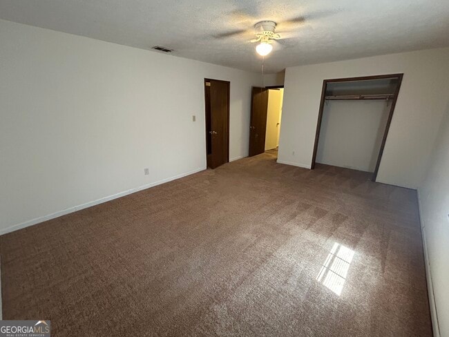 Building Photo - 415 Lexington Heights