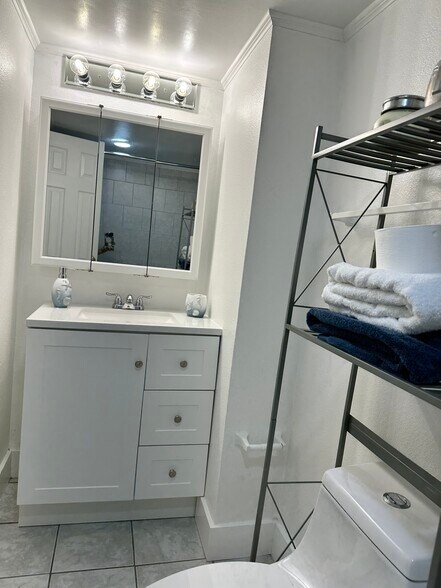 Building Photo - 1035 Colorado Blvd