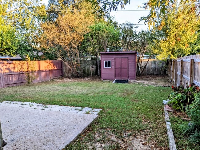 Building Photo - 1412 Hawk Tree Dr