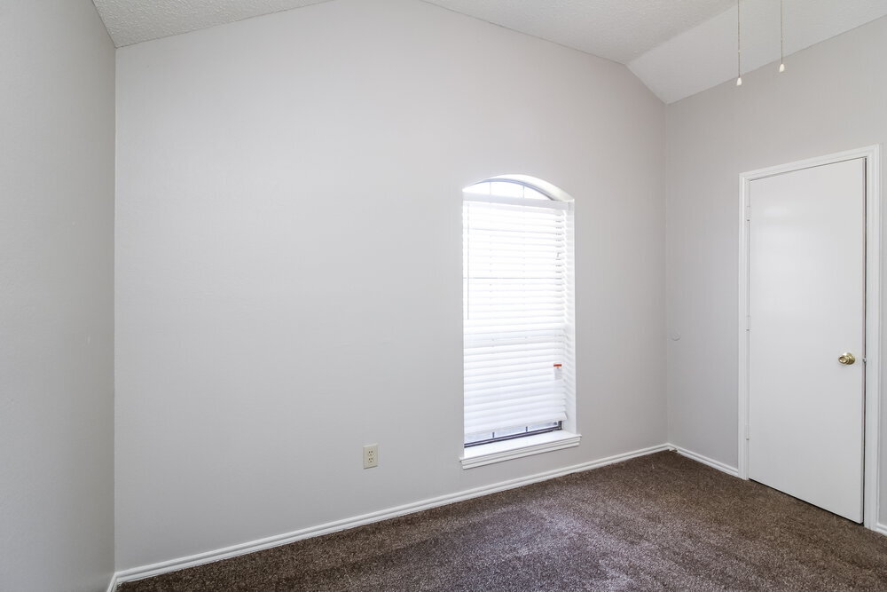 Building Photo - 2506 Arapaho Dr