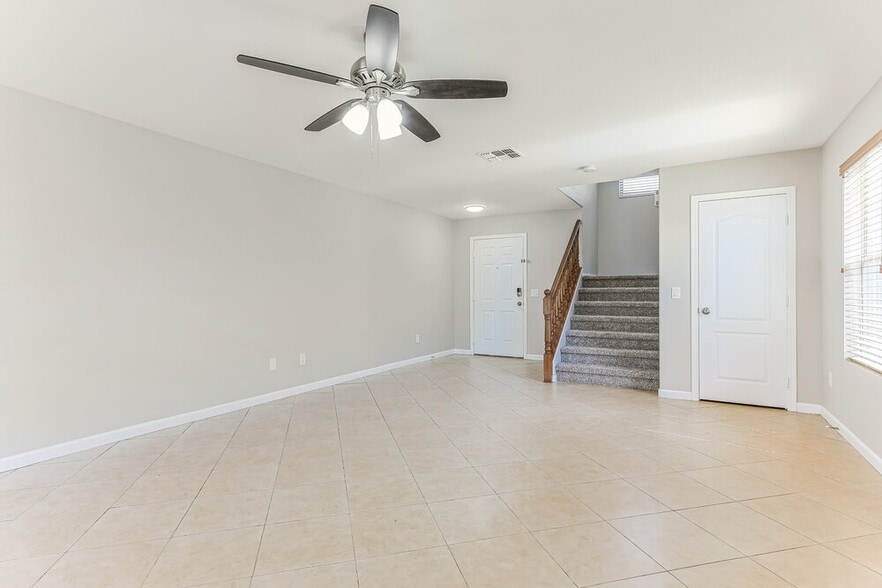 Building Photo - 2349 E Palm Beach Dr