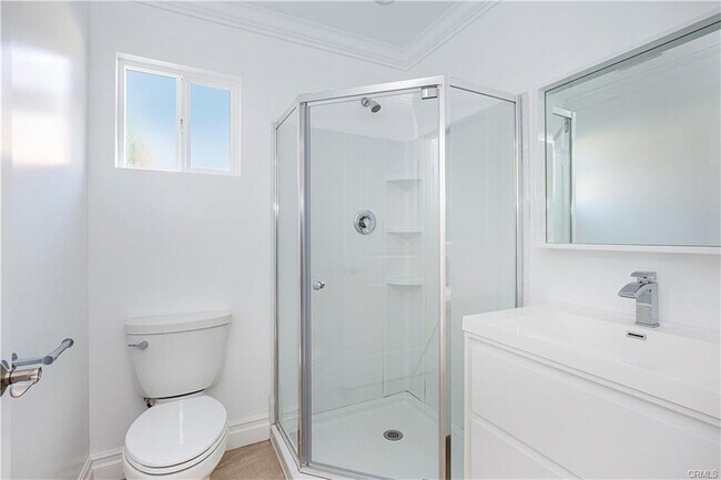 Building Photo - 7822 Hazeltine Ave