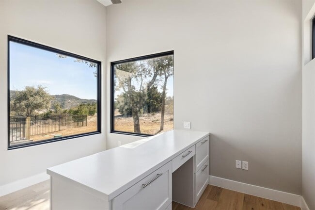 Building Photo - 17709 Hunters Hollow