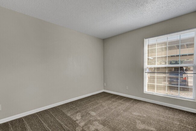 Building Photo - 3140 Van Teylingen Dr