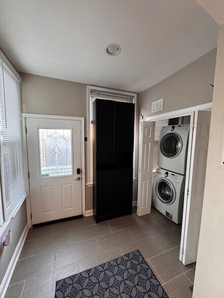 mudroom with washer dryer - 503 Columbia Rd NW