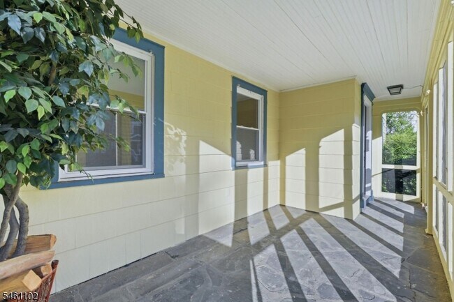 Building Photo - 271 Fuller Terrace