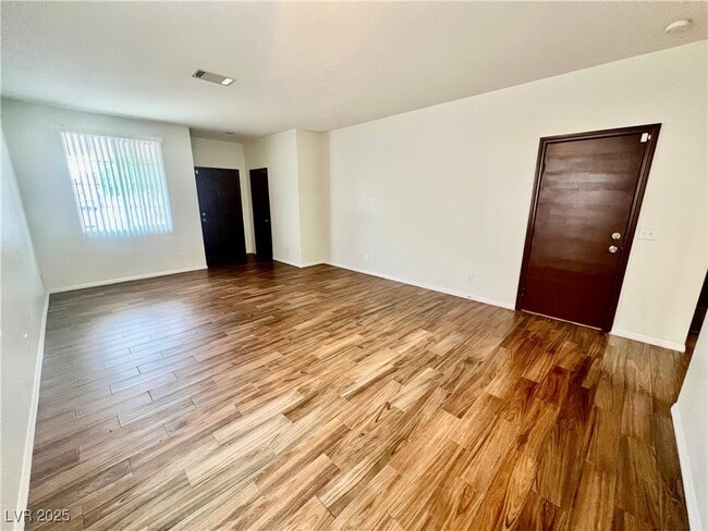 Building Photo - 1324 Sun Village Ave