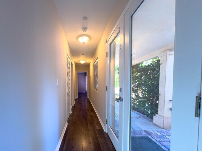 Building Photo - 15424 Camarillo St