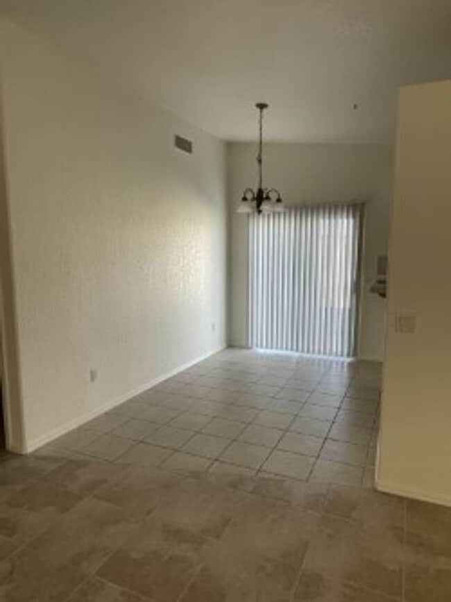Building Photo - 711 Delta Dr