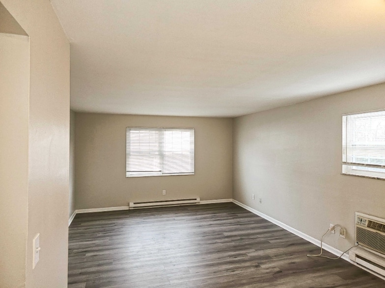 Building Photo - 5856 Highview Dr