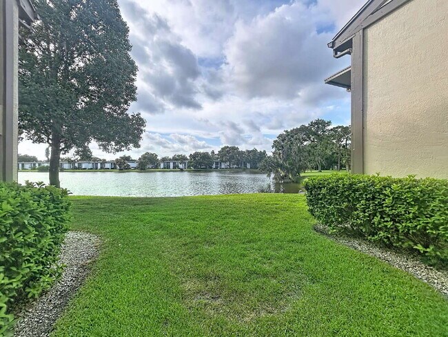Building Photo - 217 Woodlake Wynde