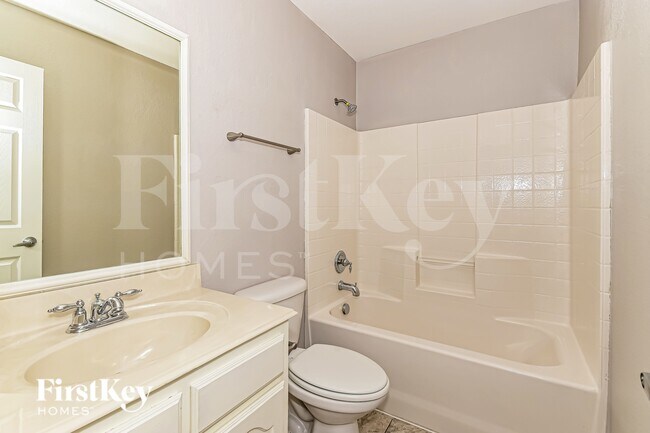 Building Photo - 2103 Cardinal Dr