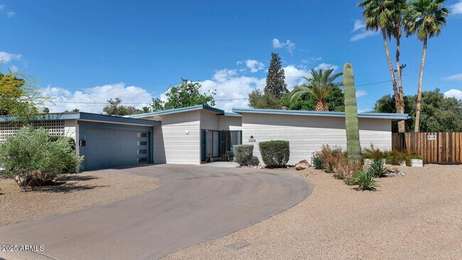 Primary Photo - 3326 N 61st Pl