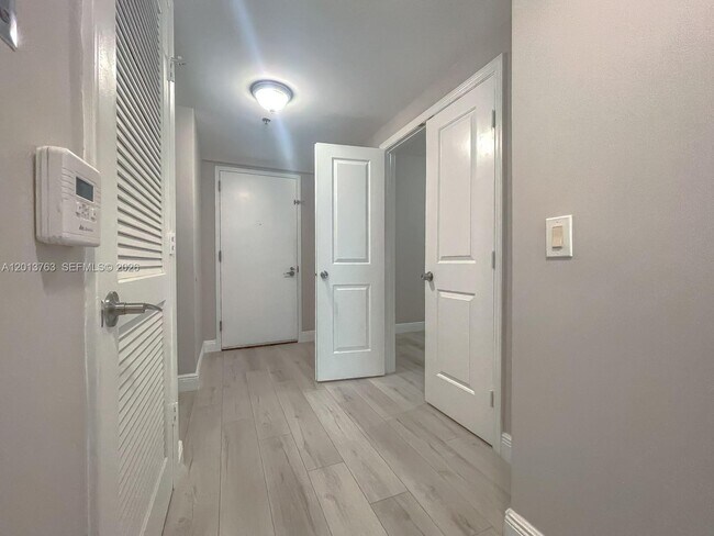 Building Photo - 2681 N Flamingo Rd