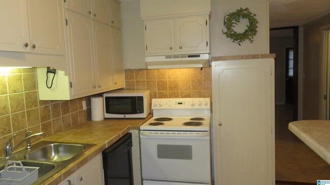 Building Photo - 3937 Montclair Rd