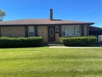 Building Photo - Remodeled 3 bedroom home- available now!