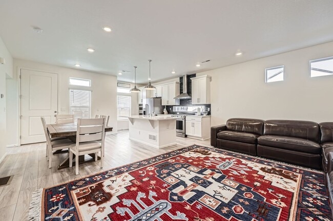 Building Photo - 10196 Worchester St