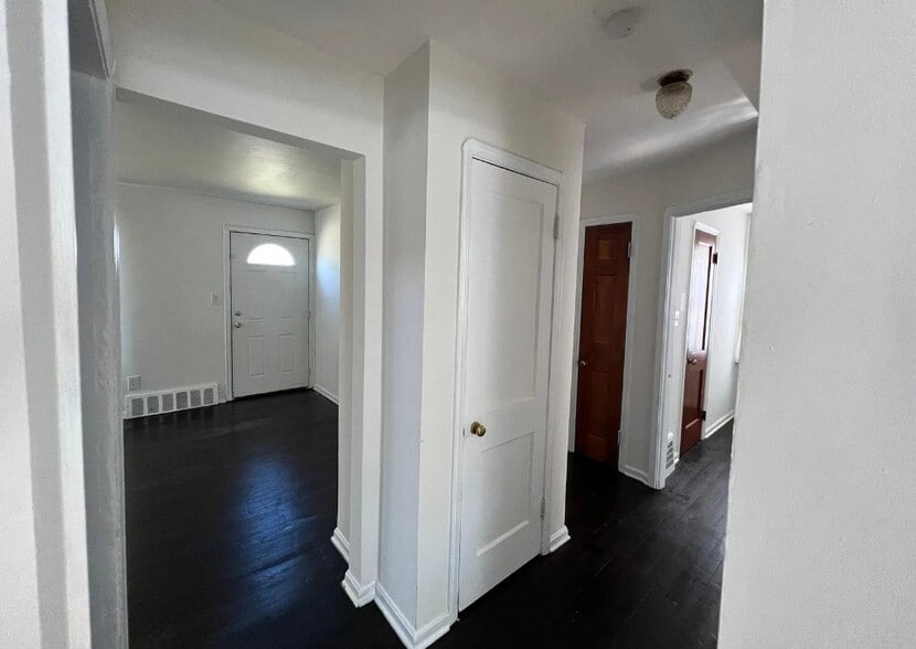 Building Photo - 4701 W 149th St