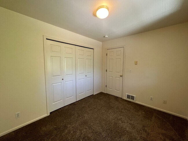 Building Photo - Broadway Triplex