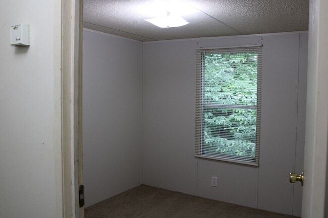 Building Photo - Updated Mobile Home