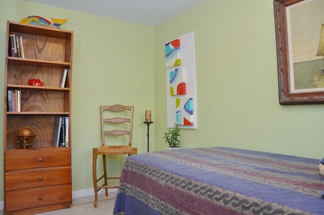 Building Photo - 208 27th Ave E