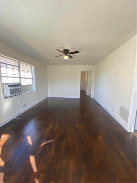 Building Photo - 1520 S Santa Fe Ave