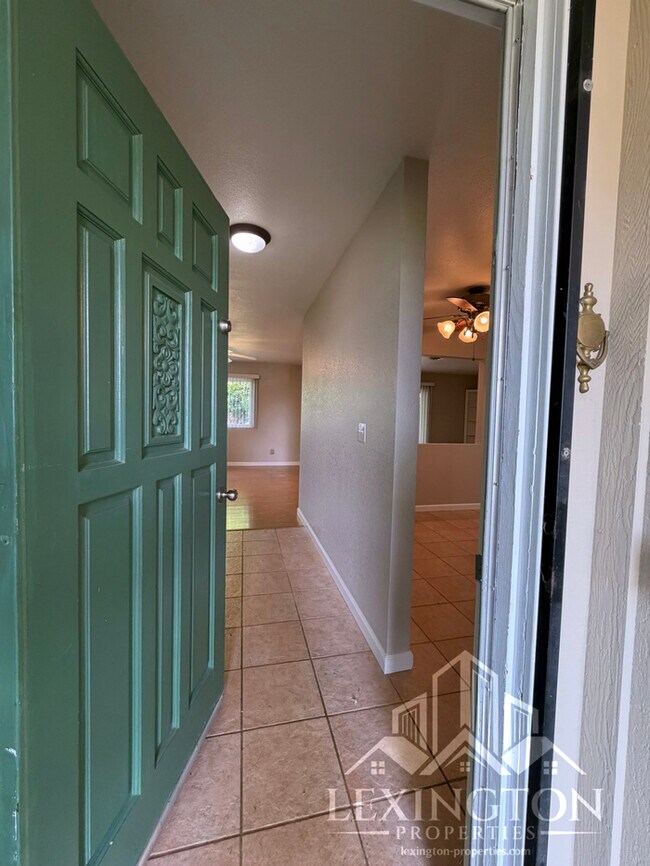 Building Photo - Lovely updated, 3BD/2BA, Home in Rocklin – off Pacific St. near Hwy 80 Access!