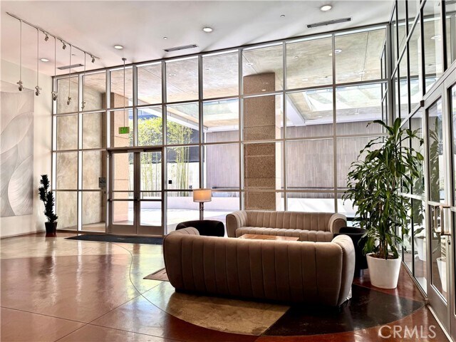 Building Photo - 801S S Grand Ave