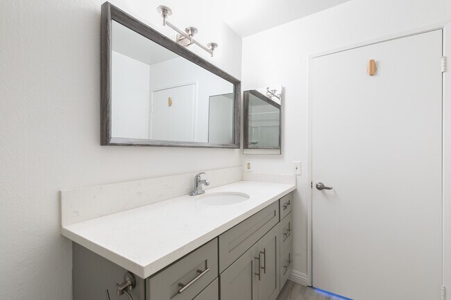 Building Photo - 2452 S Centinela Ave