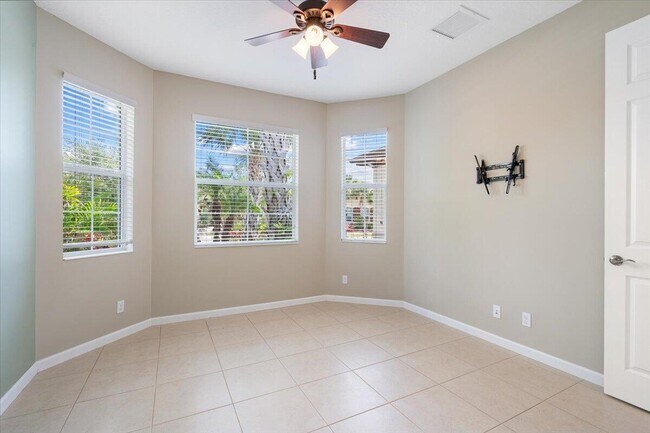 Building Photo - 12054 SW Bennington Cir