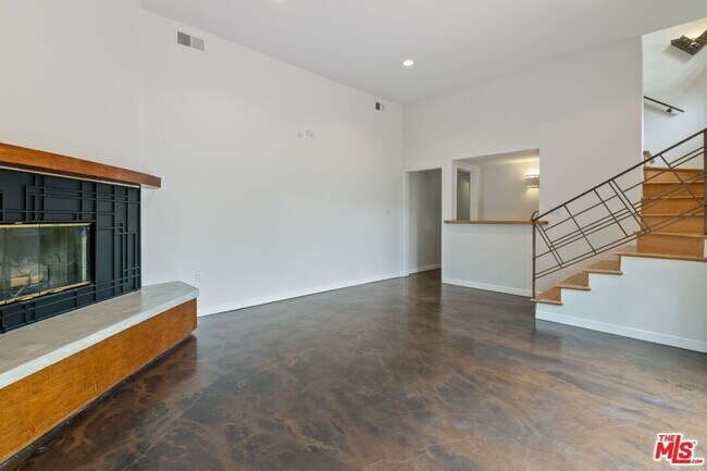 Building Photo - 13463 Rand Dr