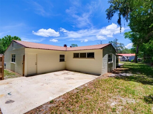 Building Photo - 305 Sunset Dr