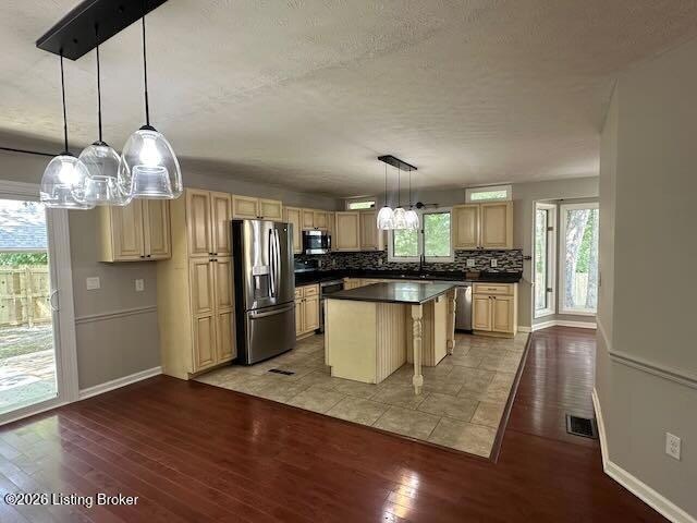 Building Photo - 1807 Oriole Dr