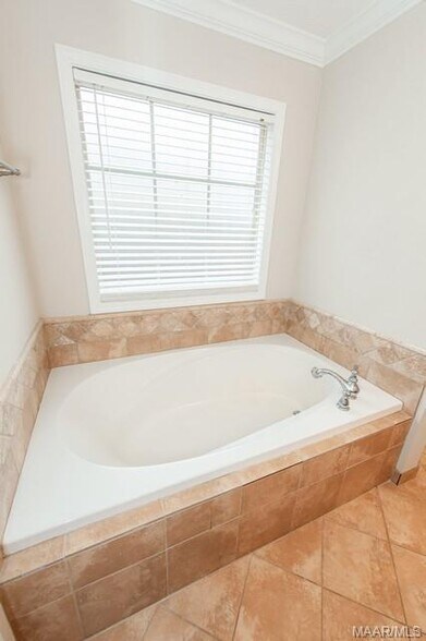 Building Photo - 8740 Lindsey Ln