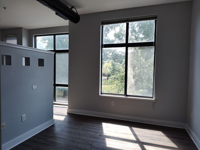Building Photo - Modern condo located in the Silo Urban Lof...