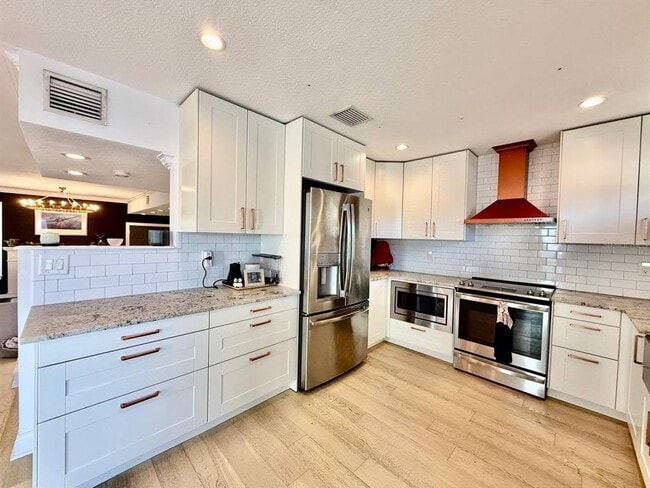 Building Photo - 162 E Davis Blvd