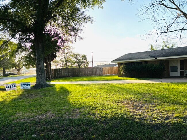 Building Photo - 4901 Timber Ln