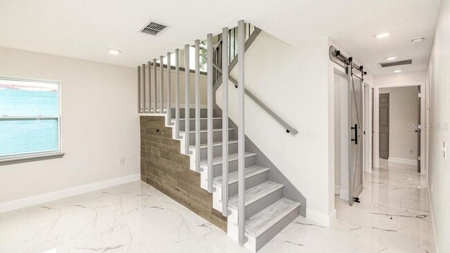 Building Photo - 1414 E Harding St