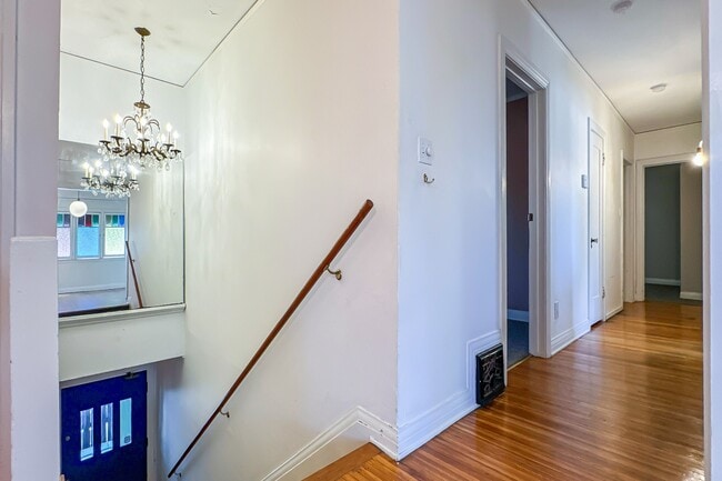 Building Photo - 1024 Coronado Terrace