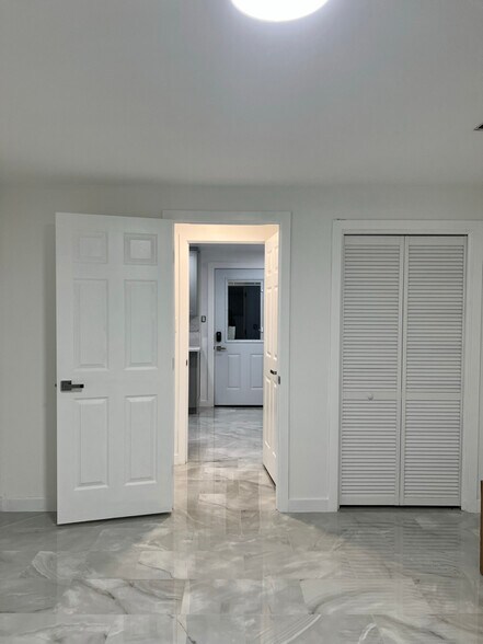 Building Photo - 706 S Greenthorn Ave