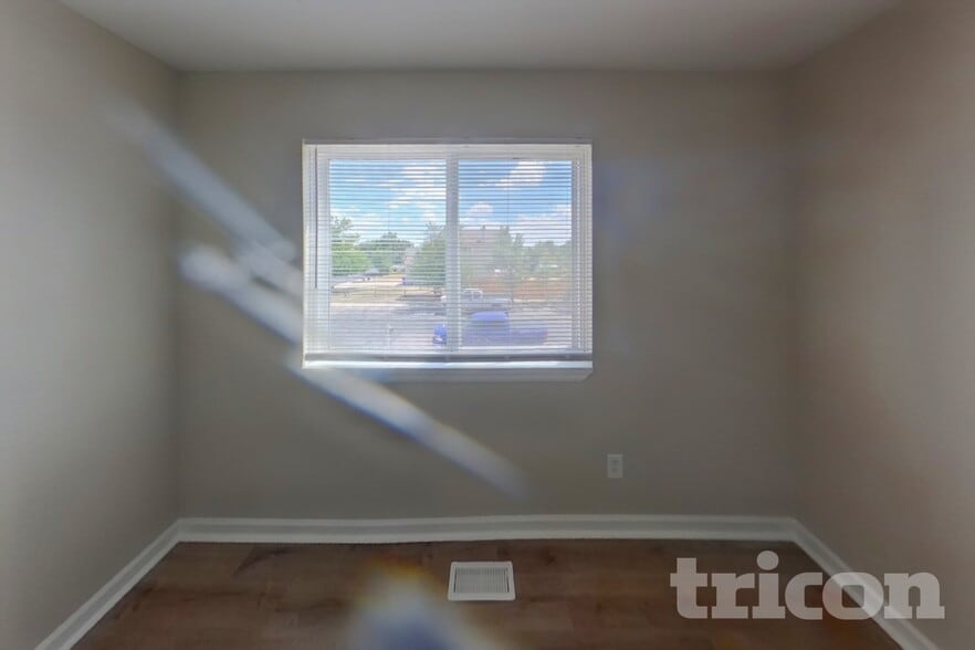 Building Photo - 4470 Hollyridge Dr