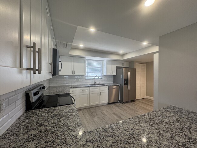 Building Photo - 302 Parkside Dr