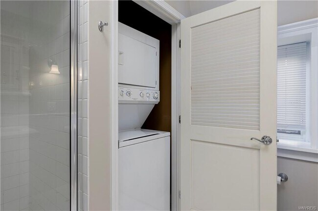 Building Photo - 414 Franklin St