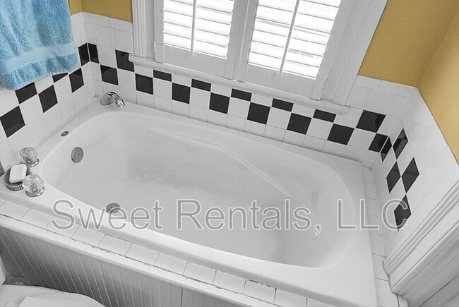 Building Photo - 6 Wentworth St