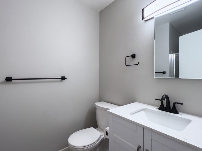 Building Photo - Charming Renovated Ranch 3 Bed + 2 Bath House! Washer & Dryer! Located in Portland's SE Brooklyn ...